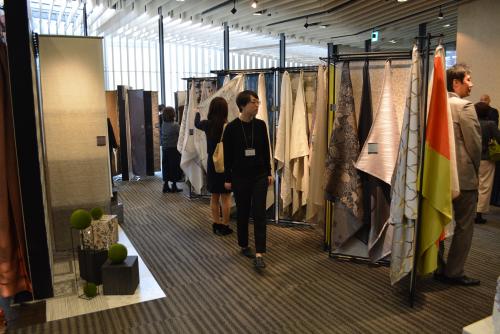 アクセント壁紙とのコーディネート展示