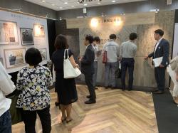 会場入口 テーマは「百年の先へ」