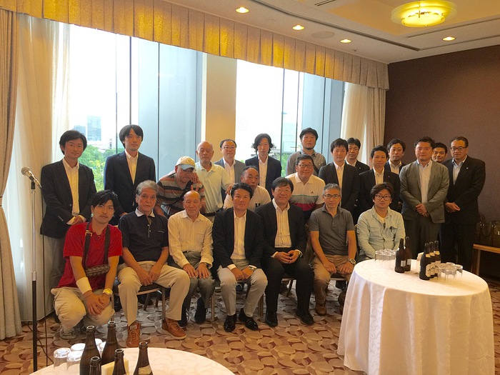 総会の後、懇親会を行ないました。
