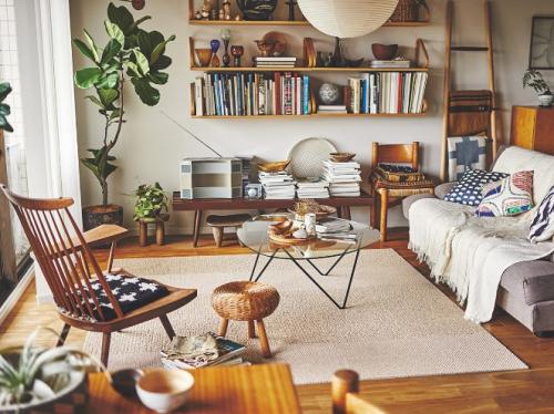 ■東リファブリックフロア：　吸着、手洗い可、ペット対応、快適性、遮音･衝撃吸収性、レイアウトの自由度が特長で、素足歩行部位に適した住宅用タイルカーペット。ラインアップの豊富さと、品質の高さが評価を得ており、1996年の発売以来、リピート購入を含めた多数の販売実績がある。