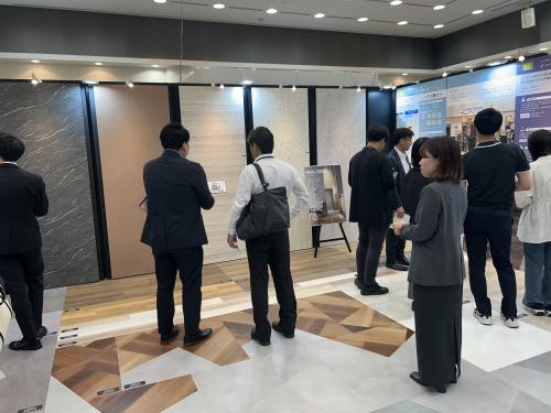 来年2月発売の「リアルデコ」を先行発表