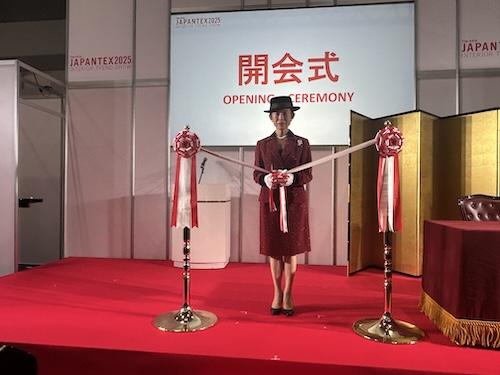 開会式　高円宮妃殿下によるテープカット