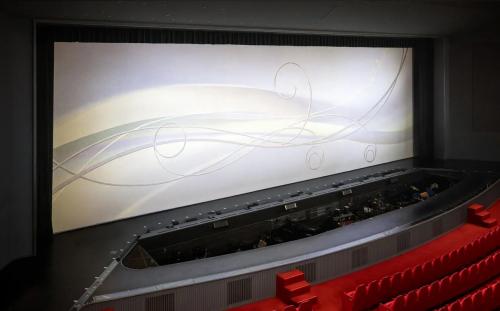 リニューアルした緞帳